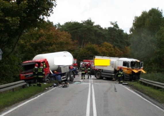 wypadek-drogowy-dwoch-cystern-25-09-2013-0002